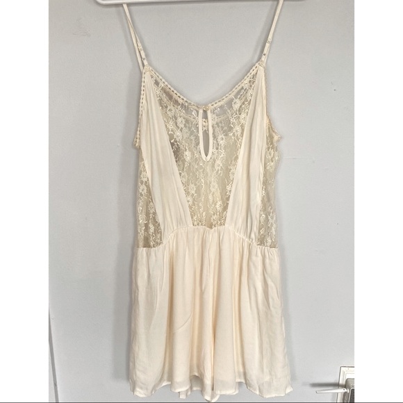 🌻Cream romper with Lace and Chiffon detail Size L - Picture 2 of 7